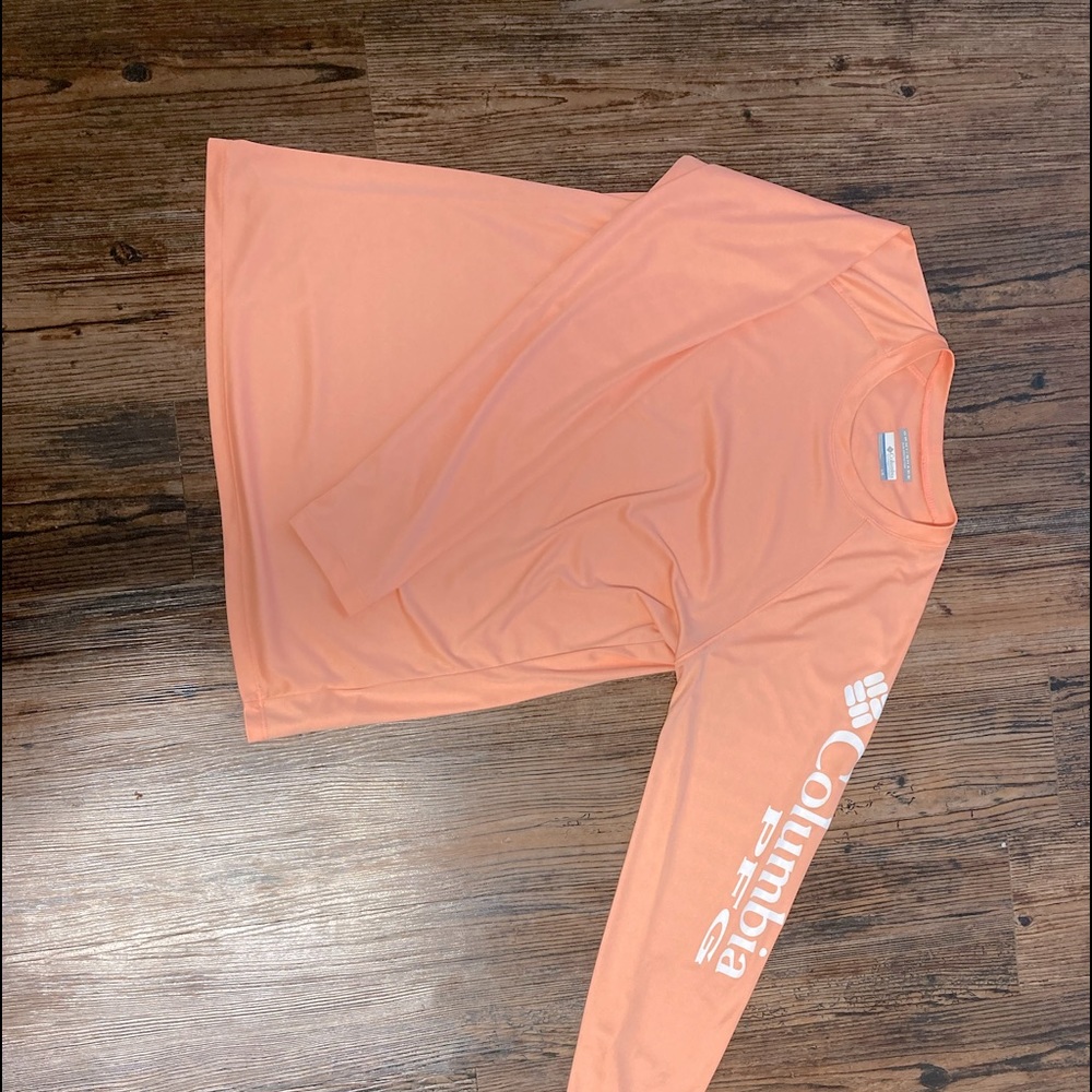 Columbia long sleeve top. Size large. Color is a nice salmon/peachy color
